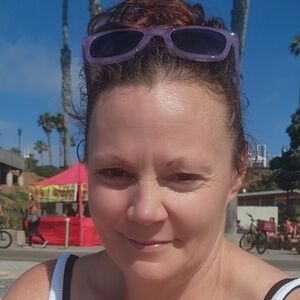 Posher, Jamie. Selling Men's, Women's, and Children's Clothing & Household Items